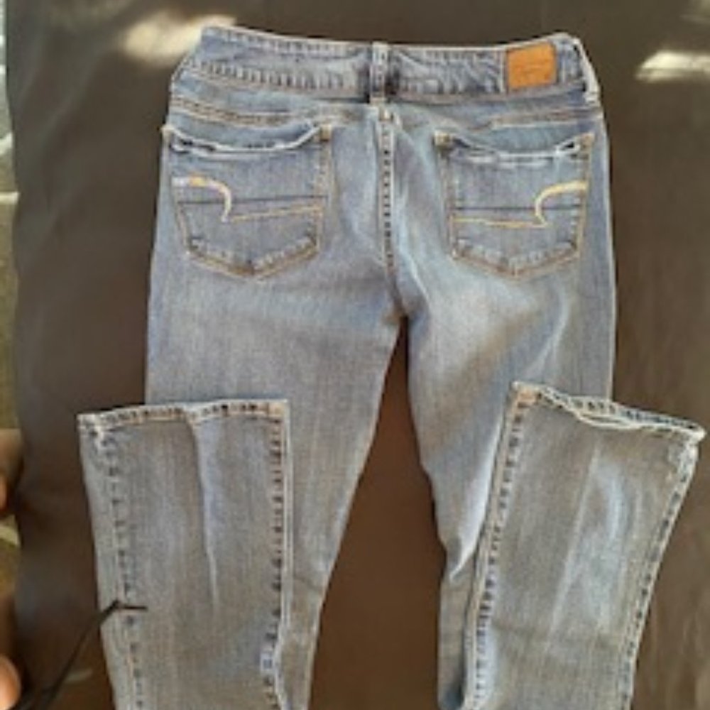 American Eagle Skinny Kick lighter denim Size 6 with silver Sequin detail
